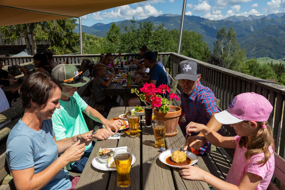 Mittagessen in der Steinbockalm | © Thomas Kovacsics